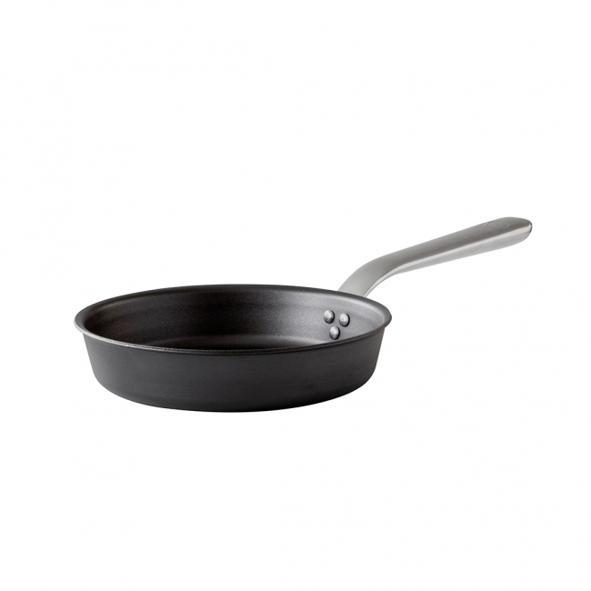 Carbon steel frying pan ø24 cm with ergonomic handle